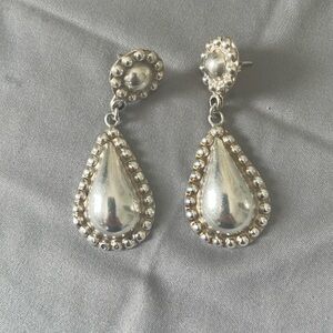 Beautiful vintage 925 Mexico Sterling Silver dangle dot teardrop earrings